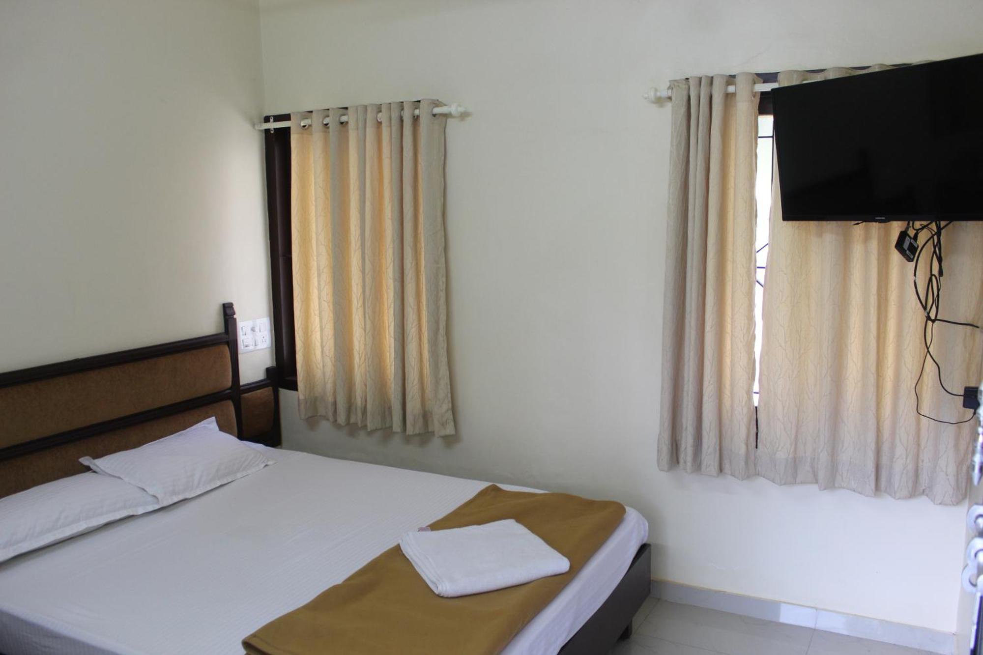 Anna Hotel Thiruvananthapuram Exterior foto