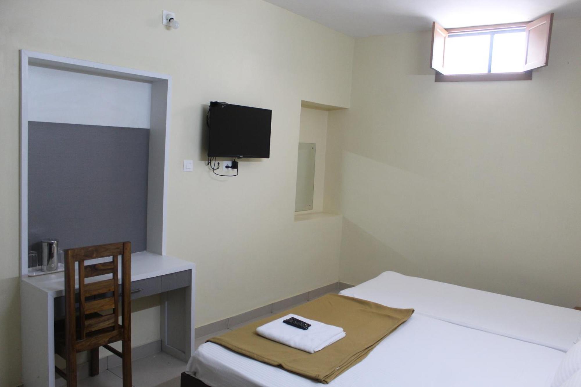 Anna Hotel Thiruvananthapuram Exterior foto
