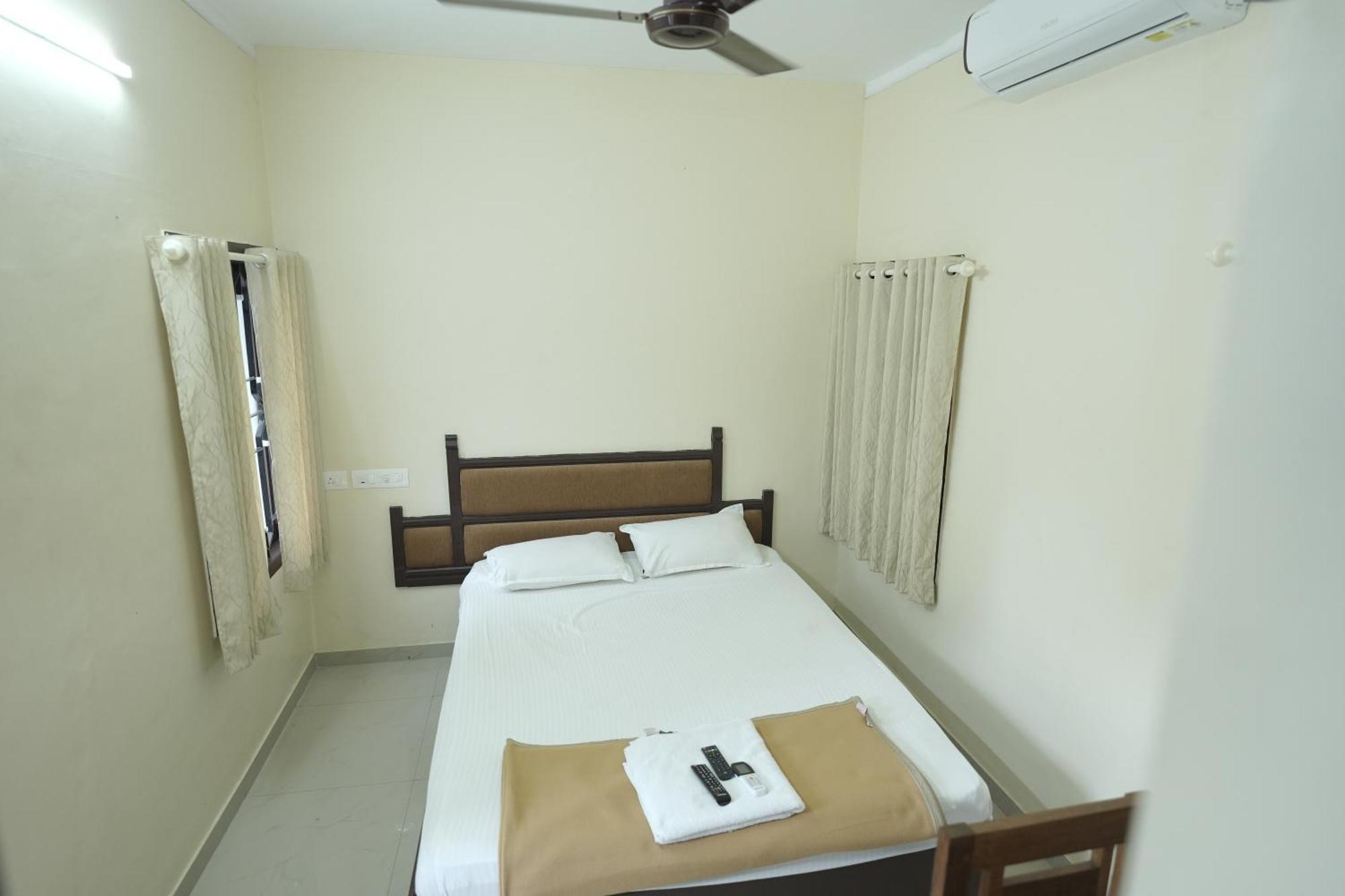 Anna Hotel Thiruvananthapuram Exterior foto